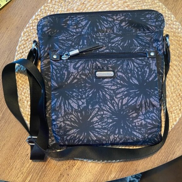 Baggallini Handbags - Baggalini Go Bagg Crossbody Bag and RFID Phone Wristlet Set